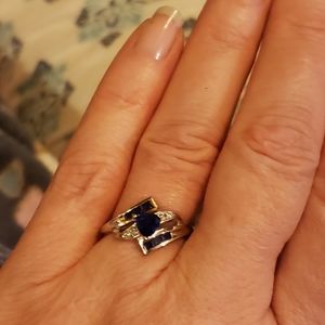 Exquisite 10k blue sapphire and diamond ring sz 7